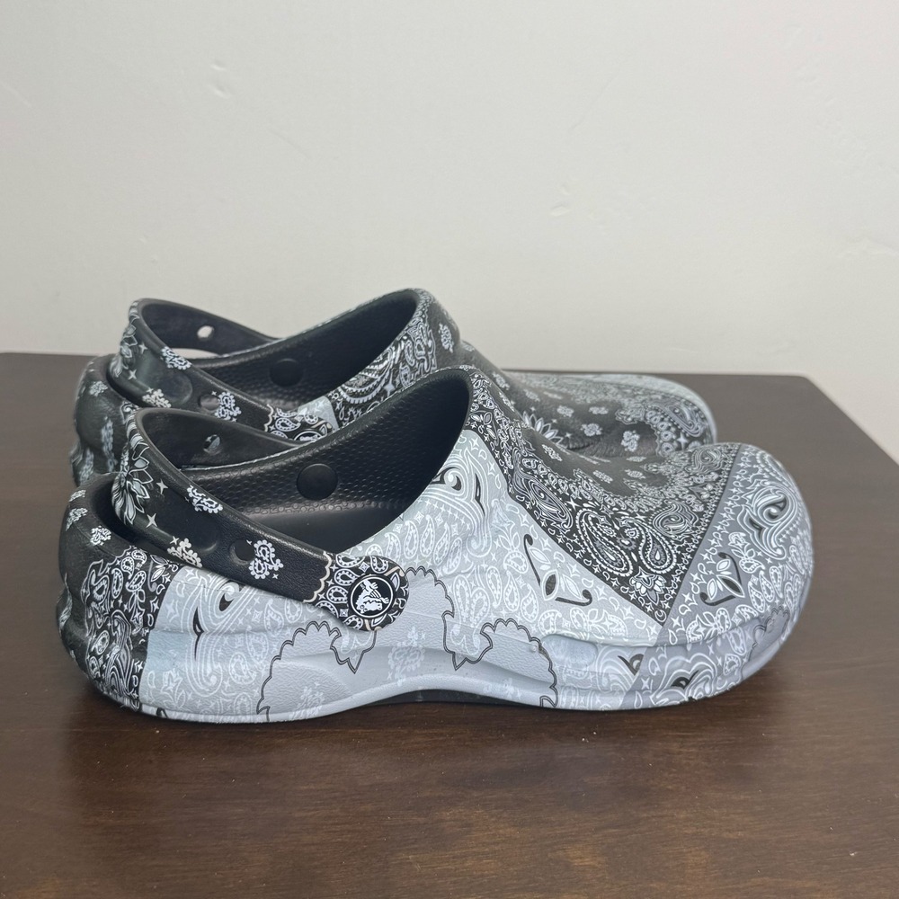 Crocs Bistro Graphic Clog Womens 10 Mens 8 Bandana Paisley Black Grey